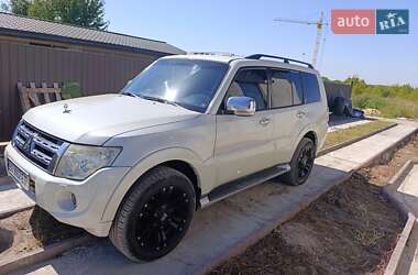Внедорожник / Кроссовер Mitsubishi Pajero 2013 в 