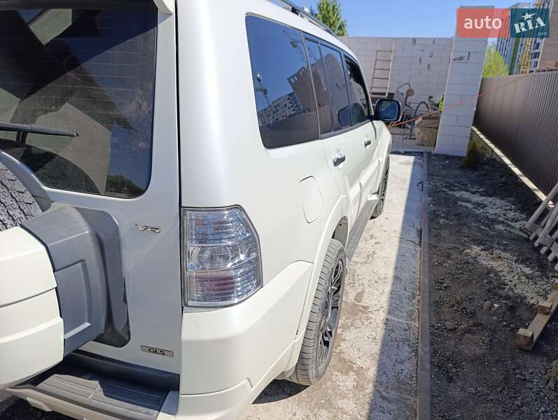 Внедорожник / Кроссовер Mitsubishi Pajero 2013 в Тернополе