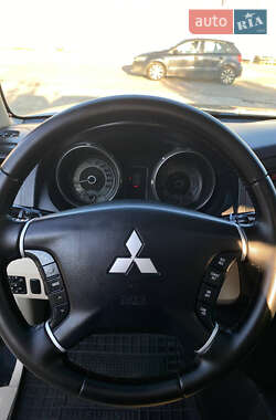 Внедорожник / Кроссовер Mitsubishi Pajero 2007 в 