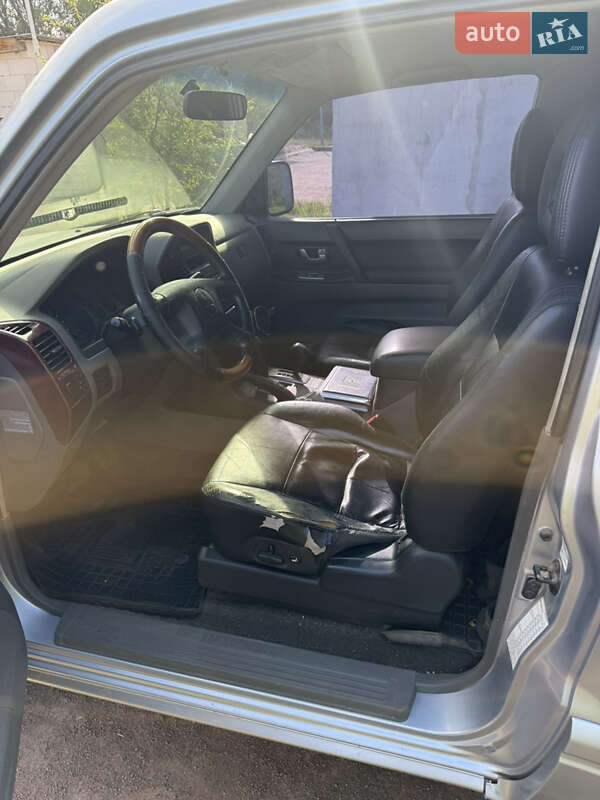 Внедорожник / Кроссовер Mitsubishi Pajero 2004 в Коростене