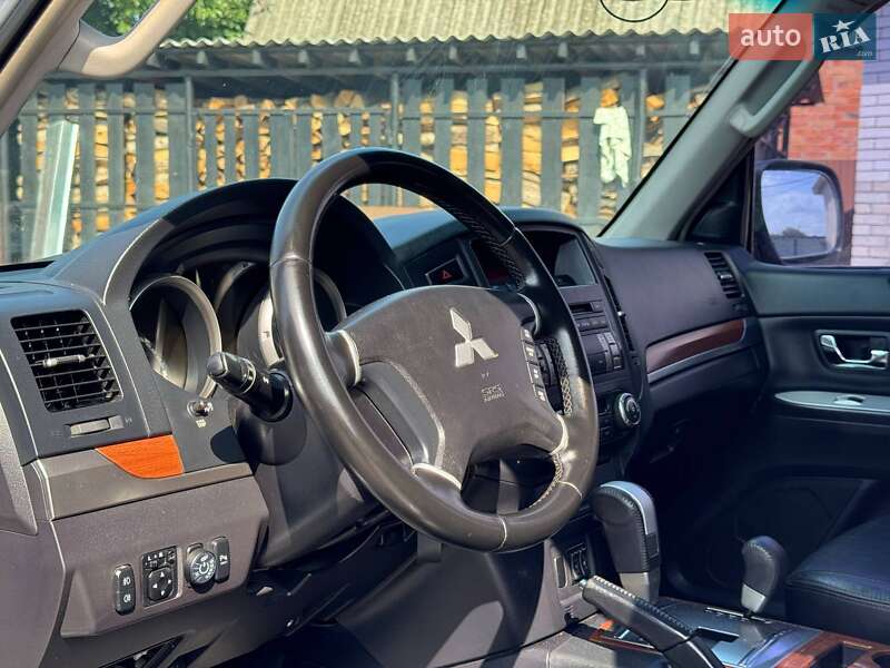 Внедорожник / Кроссовер Mitsubishi Pajero 2008 в Ахтырке