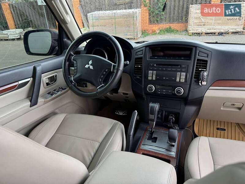 Внедорожник / Кроссовер Mitsubishi Pajero 2007 в Киеве
