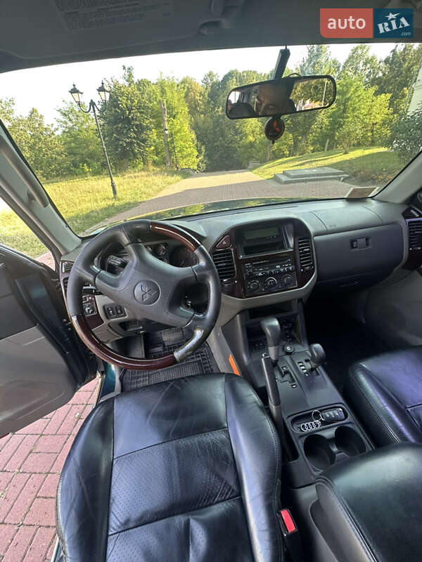 Внедорожник / Кроссовер Mitsubishi Pajero 2000 в Каневе