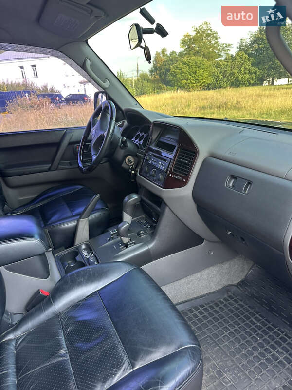 Внедорожник / Кроссовер Mitsubishi Pajero 2000 в Каневе