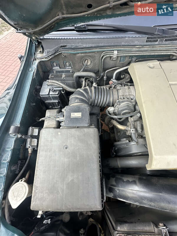 Внедорожник / Кроссовер Mitsubishi Pajero 2000 в Каневе