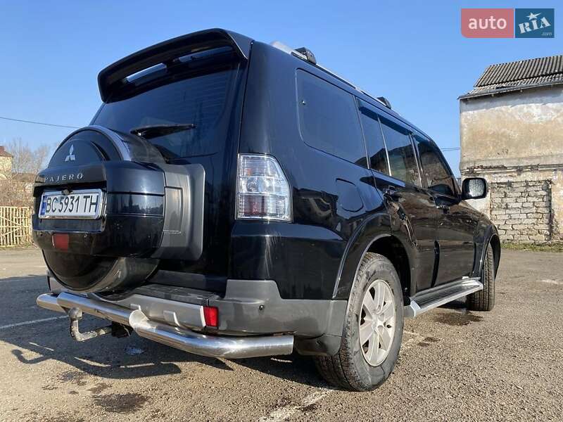 Внедорожник / Кроссовер Mitsubishi Pajero 2007 в Новояворовске