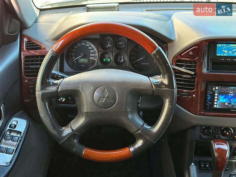 Внедорожник / Кроссовер Mitsubishi Pajero 2006 в Одессе