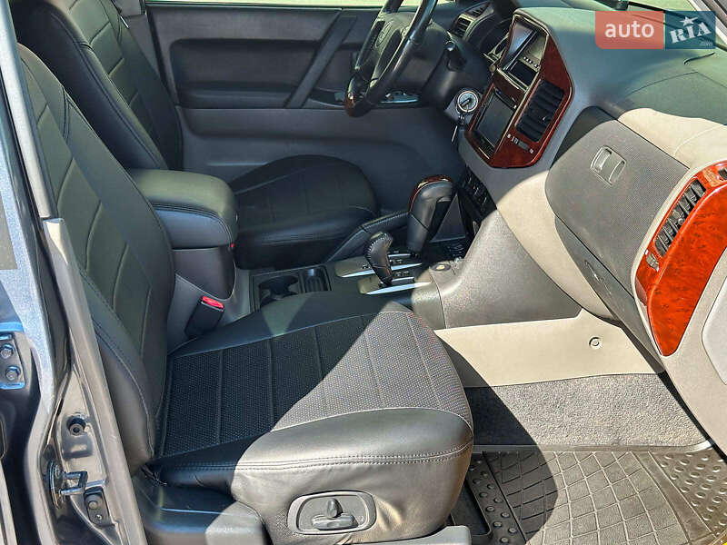 Внедорожник / Кроссовер Mitsubishi Pajero 2006 в Одессе