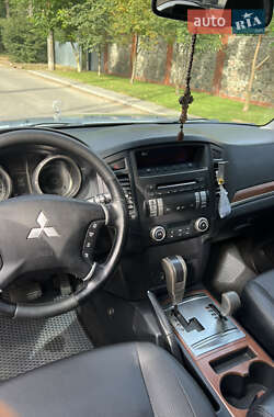 Внедорожник / Кроссовер Mitsubishi Pajero 2007 в 