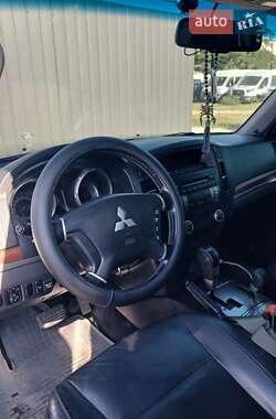 Внедорожник / Кроссовер Mitsubishi Pajero 2008 в 