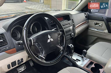 Внедорожник / Кроссовер Mitsubishi Pajero 2007 в 