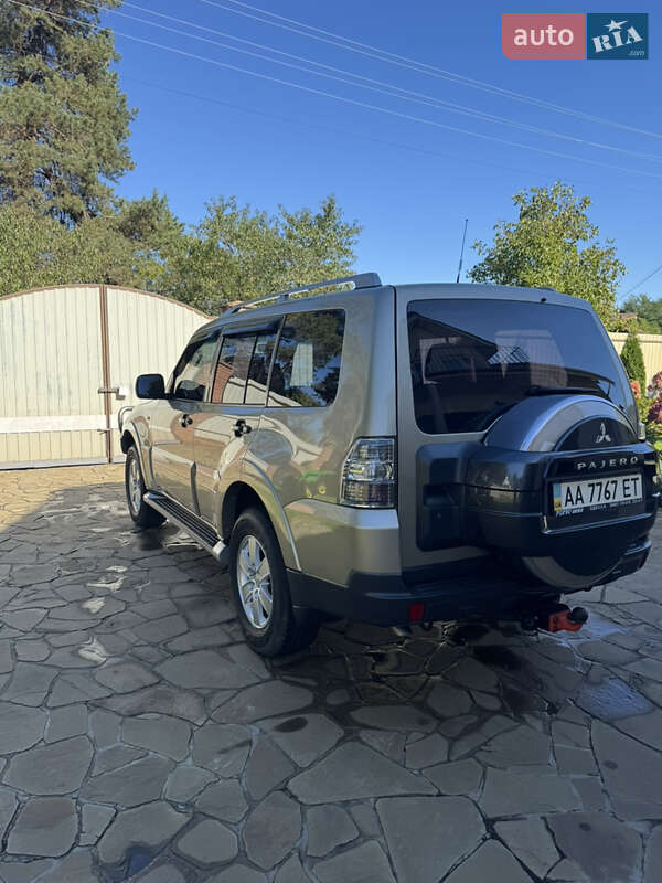 Внедорожник / Кроссовер Mitsubishi Pajero 2007 в Киеве