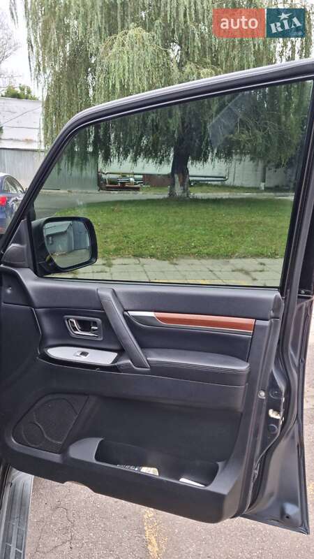 Внедорожник / Кроссовер Mitsubishi Pajero 2008 в Киеве