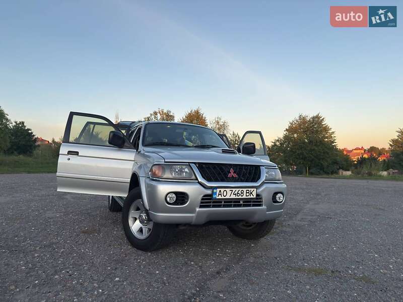 Внедорожник / Кроссовер Mitsubishi Pajero 2002 в Ужгороде