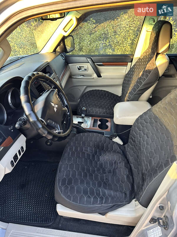 Внедорожник / Кроссовер Mitsubishi Pajero 2007 в Хмельницком