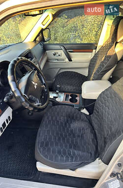 Внедорожник / Кроссовер Mitsubishi Pajero 2007 в 