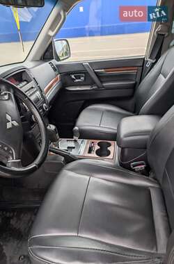 Внедорожник / Кроссовер Mitsubishi Pajero 2008 в 