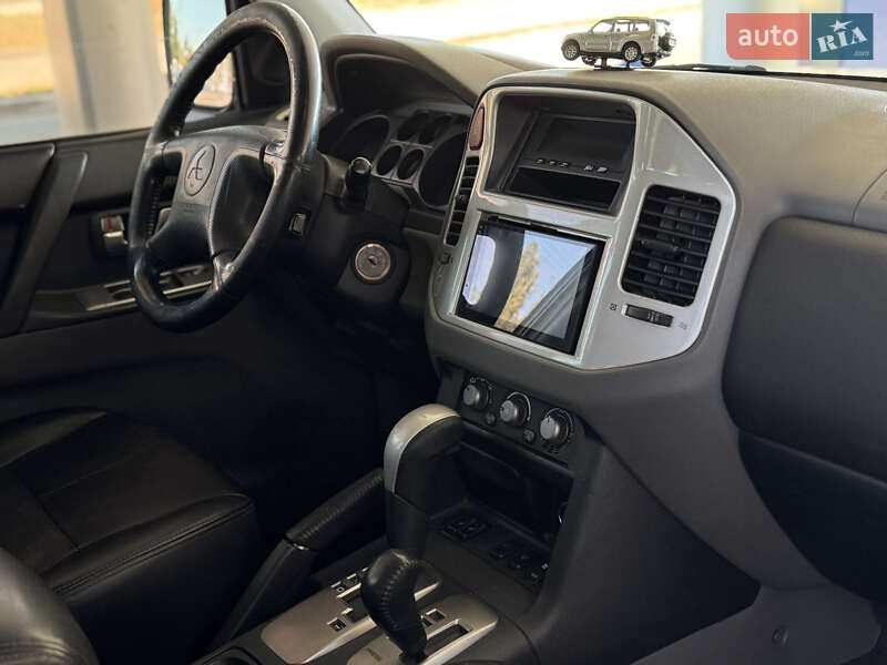 Внедорожник / Кроссовер Mitsubishi Pajero 2004 в Николаеве