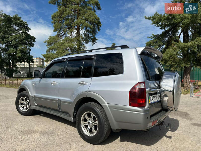 Внедорожник / Кроссовер Mitsubishi Pajero 2004 в Киеве