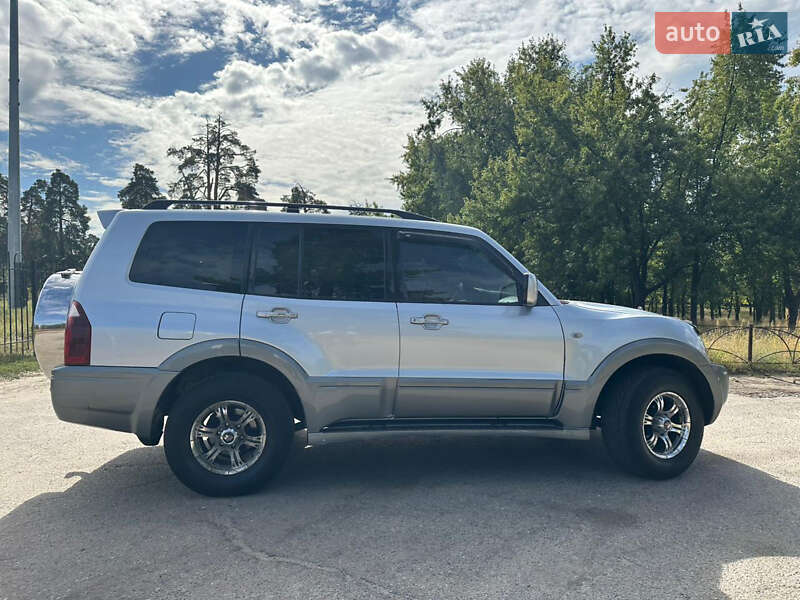 Внедорожник / Кроссовер Mitsubishi Pajero 2004 в Киеве