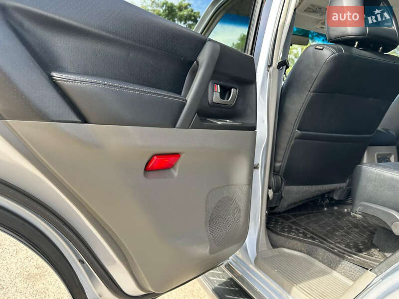 Внедорожник / Кроссовер Mitsubishi Pajero 2004 в Киеве