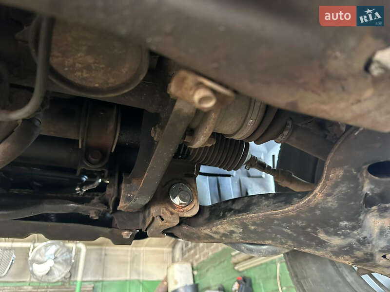 Внедорожник / Кроссовер Mitsubishi Pajero 2004 в Киеве