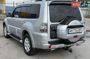Внедорожник / Кроссовер Mitsubishi Pajero 2010 в 
