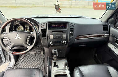 Внедорожник / Кроссовер Mitsubishi Pajero 2010 в 