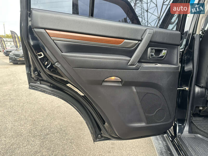 Внедорожник / Кроссовер Mitsubishi Pajero 2008 в Харькове