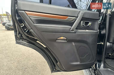 Внедорожник / Кроссовер Mitsubishi Pajero 2008 в 