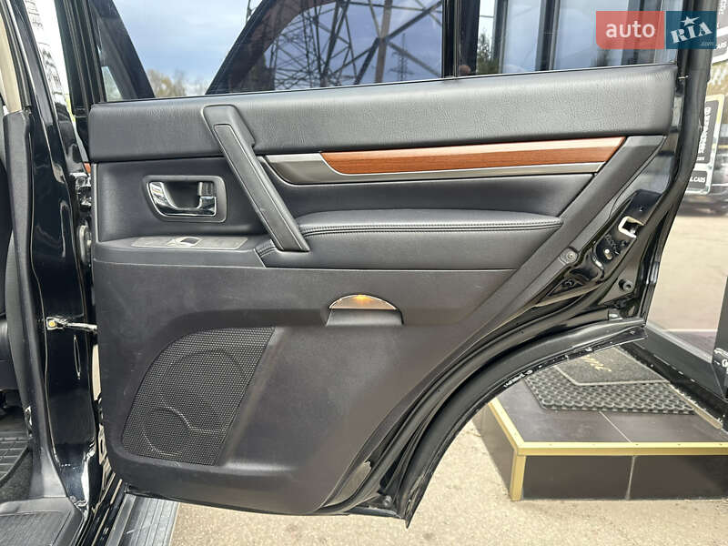 Внедорожник / Кроссовер Mitsubishi Pajero 2008 в Харькове