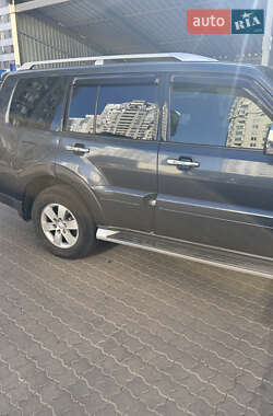 Внедорожник / Кроссовер Mitsubishi Pajero 2008 в 