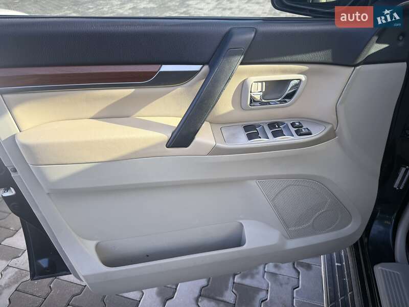 Внедорожник / Кроссовер Mitsubishi Pajero 2007 в Черновцах фото 15 Внедорожник / Кроссовер Mitsubishi Pajero 2007 в Черновцах