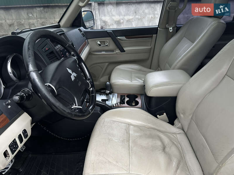 Внедорожник / Кроссовер Mitsubishi Pajero 2008 в Киеве
