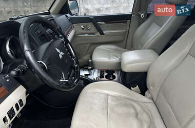 Внедорожник / Кроссовер Mitsubishi Pajero 2008 в 