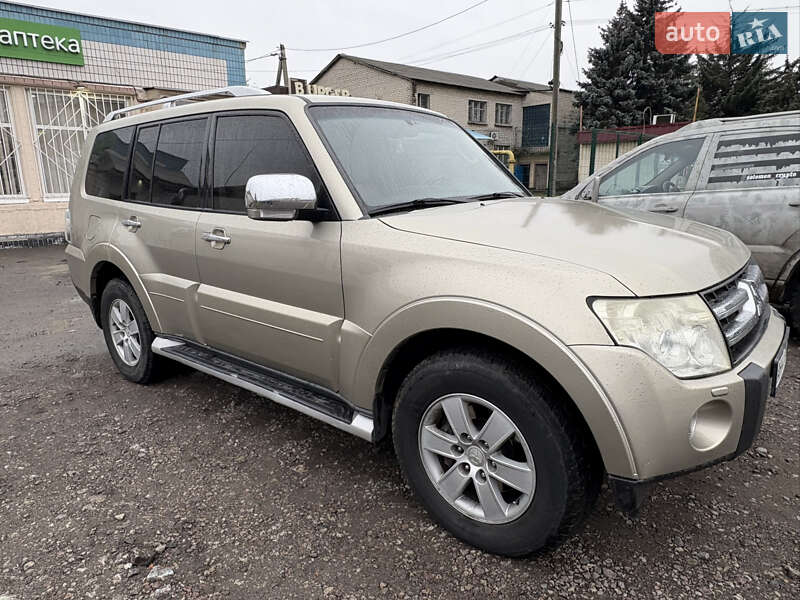 Внедорожник / Кроссовер Mitsubishi Pajero 2008 в Петропавловке