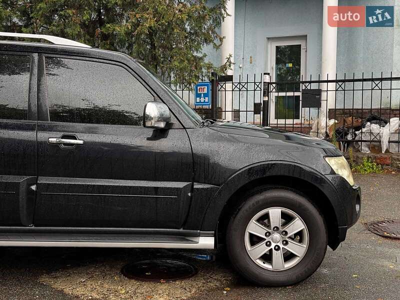 Внедорожник / Кроссовер Mitsubishi Pajero 2008 в Киеве