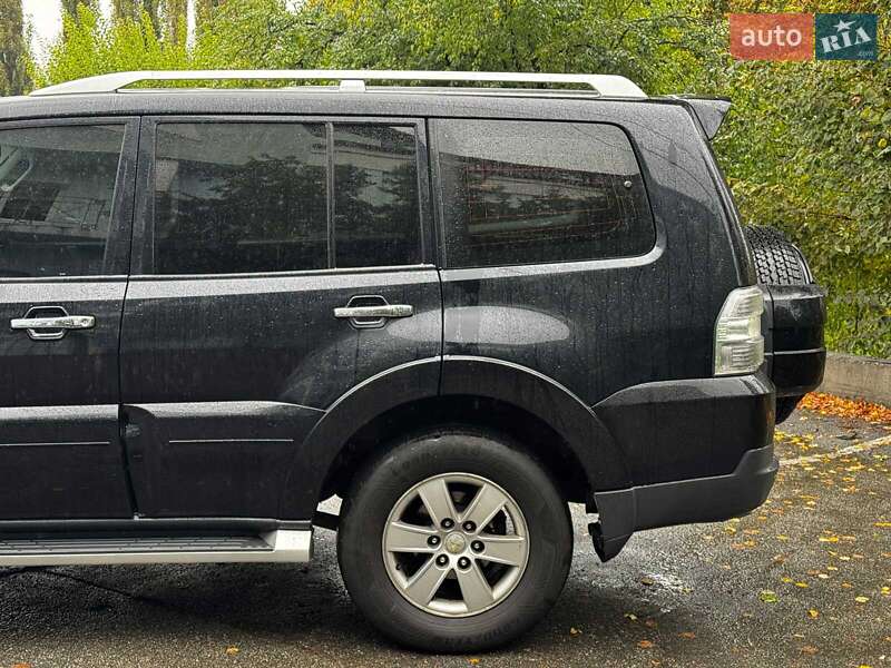 Внедорожник / Кроссовер Mitsubishi Pajero 2008 в Киеве