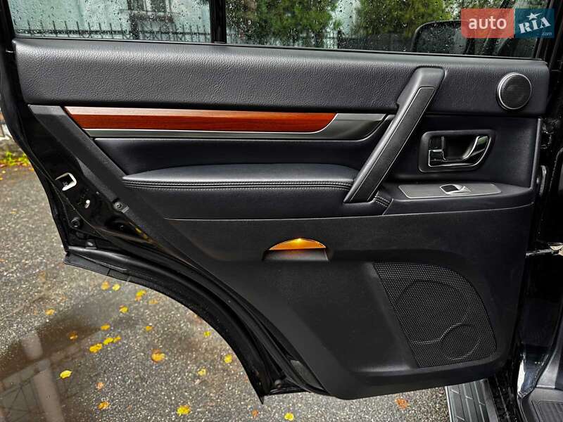 Внедорожник / Кроссовер Mitsubishi Pajero 2008 в Киеве