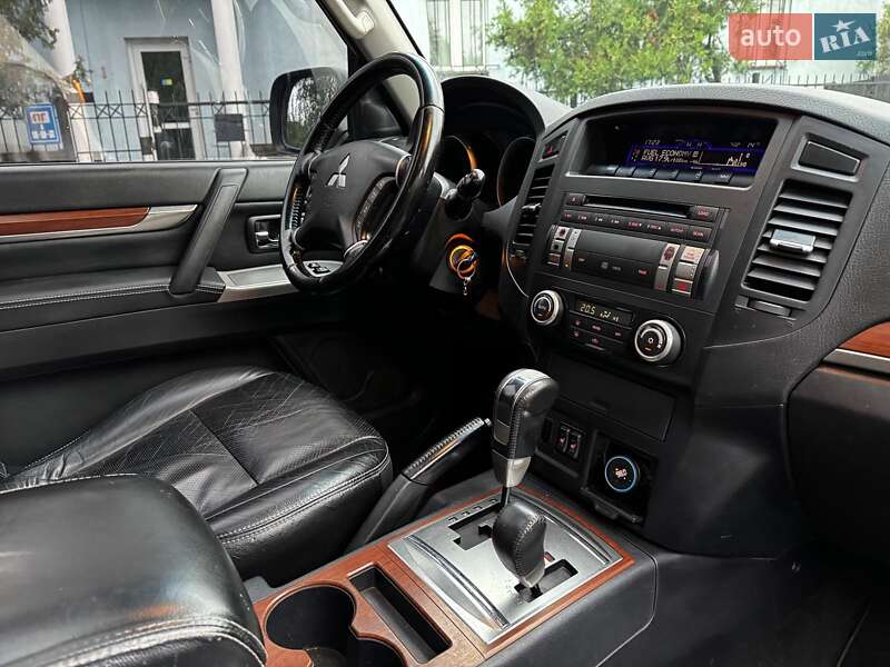 Внедорожник / Кроссовер Mitsubishi Pajero 2007 в Киеве