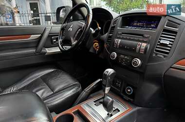 Внедорожник / Кроссовер Mitsubishi Pajero 2007 в 