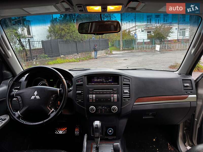 Внедорожник / Кроссовер Mitsubishi Pajero 2007 в Киеве