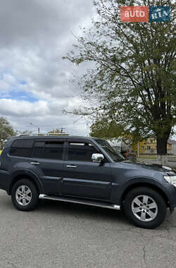 Внедорожник / Кроссовер Mitsubishi Pajero 2007 в 