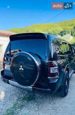 Внедорожник / Кроссовер Mitsubishi Pajero 2001 в 