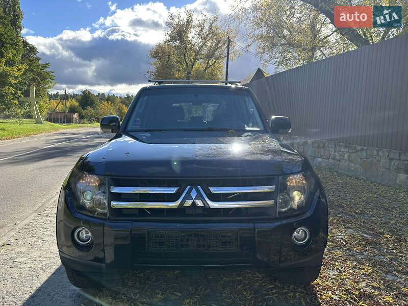 Позашляховик / Кросовер Mitsubishi Pajero 2007 в  фото Позашляховик / Кросовер Mitsubishi Pajero 2007 в