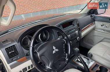 Внедорожник / Кроссовер Mitsubishi Pajero 2007 в 