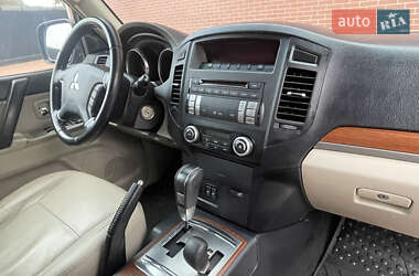 Внедорожник / Кроссовер Mitsubishi Pajero 2007 в 