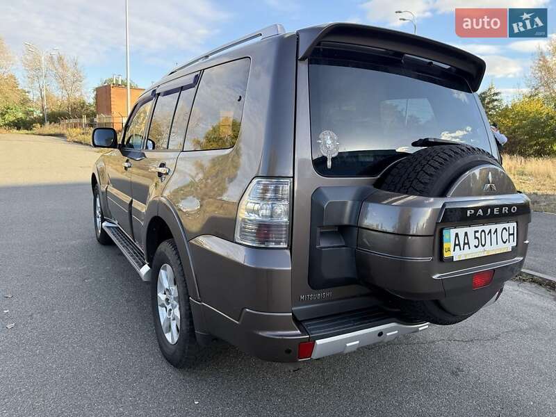Внедорожник / Кроссовер Mitsubishi Pajero 2010 в Киеве