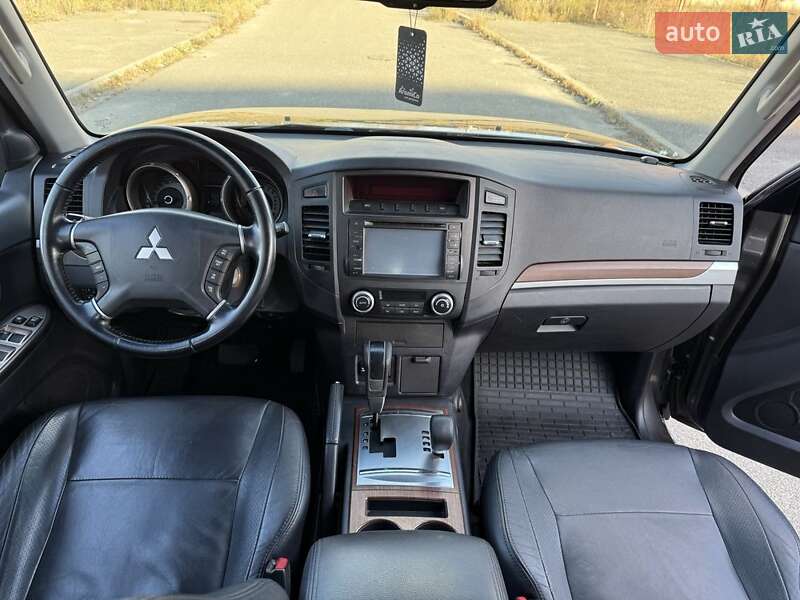 Внедорожник / Кроссовер Mitsubishi Pajero 2010 в Киеве