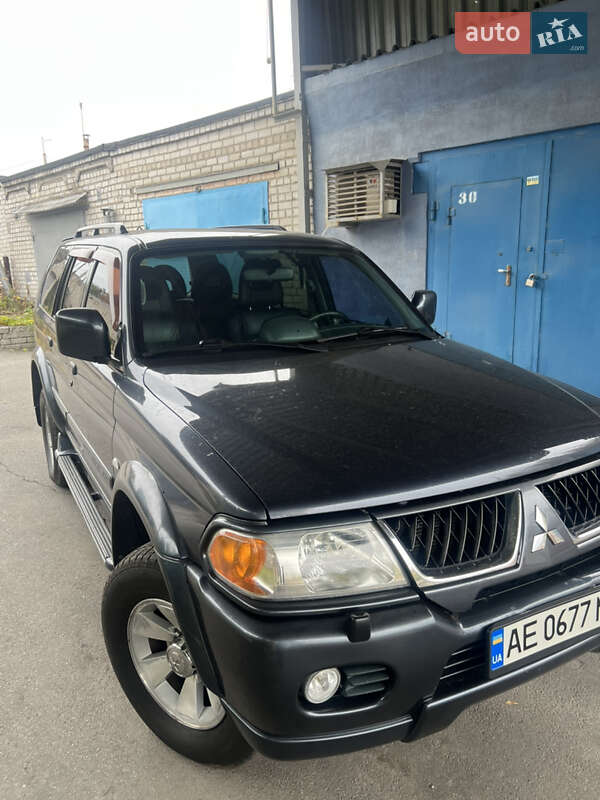 Позашляховик / Кросовер Mitsubishi Pajero 2006 в Дніпрі